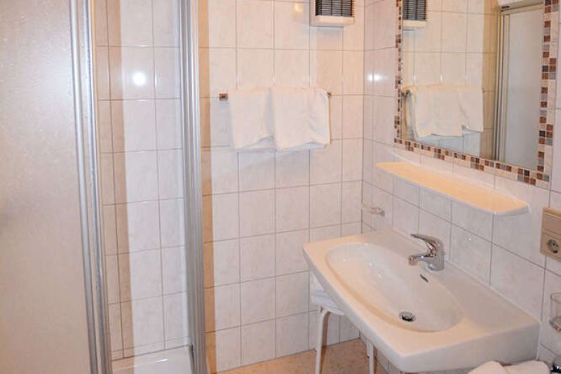 Ferienwohnung für 6 Personen mit Badezimmer und Dusche im Appart Annalies in Paznaun