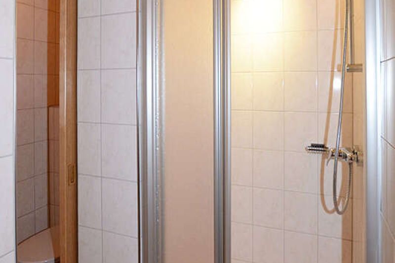 Ferienwohnung für 5 Personen mit Badezimmer mit Dusche