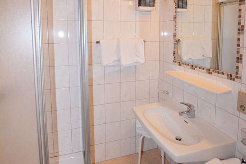 Ferienwohnung für 6 Personen mit Badezimmer und Dusche im Appart Annalies in Paznaun