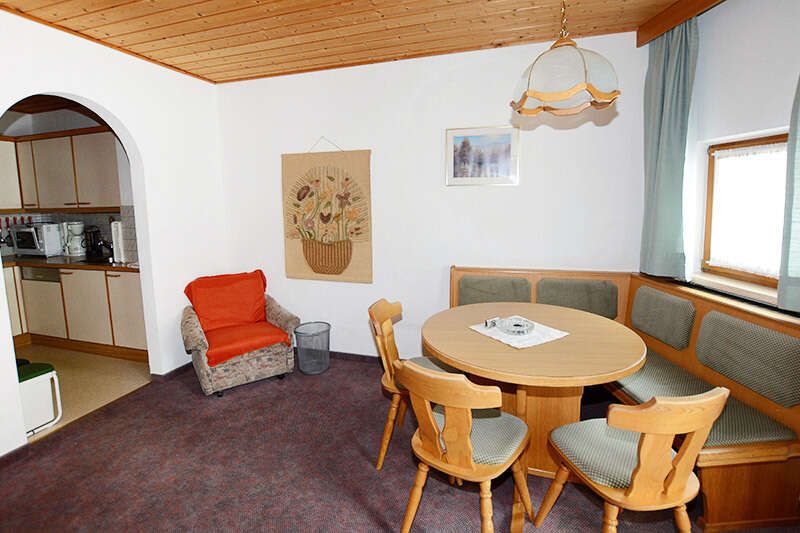Ferienwohnung für 6 Personen mit Wohnzimmer und Küche im Appart Annalies in Ischgl